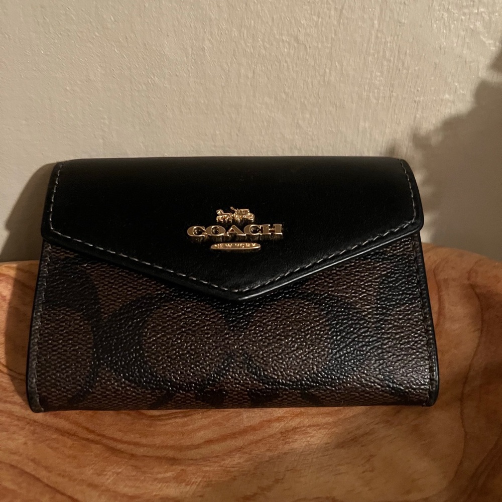 NWT Coach Flap Card Case In Signature Canvas Brown Black